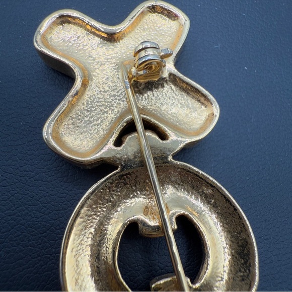 Pretty Black and Gold Tone XOX Hugs and Kisses Brooch - Picture 8 of 9